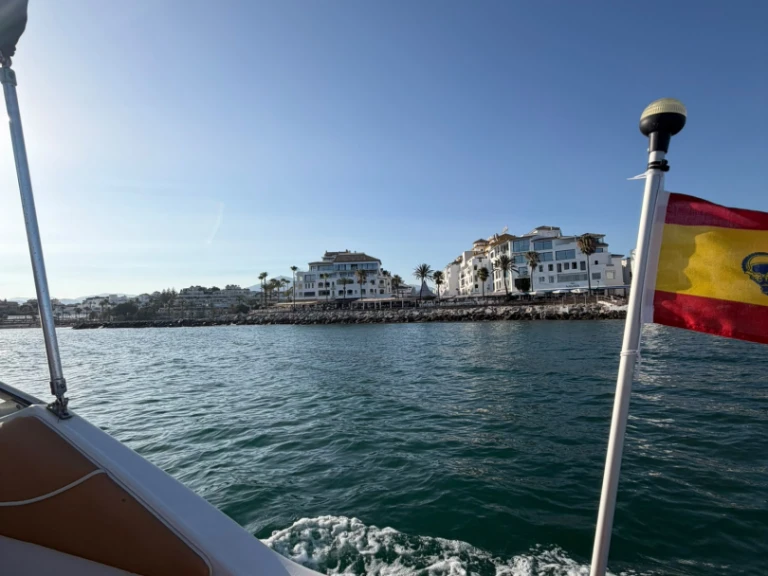 Alquiler de embarcaciones Monterey 242 cruiser enMarbella en Samboat