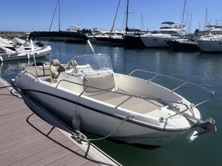 Alquiler de Quicksilver Activ 675 Open en Marsella