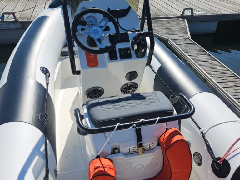 Alquiler Neumática en Pornichet - 3D Tender TR54