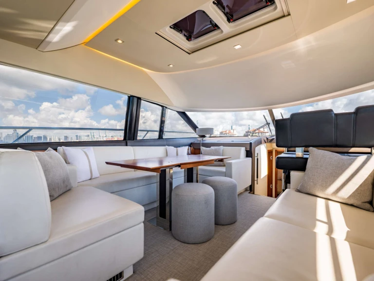 Prestige Yachts Molto Piaciuto de alquiler a Bahamas