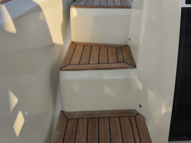 Alquiler de embarcaciones Invictus  Invictus 280 TT enMandelieu-la-Napoule en Samboat