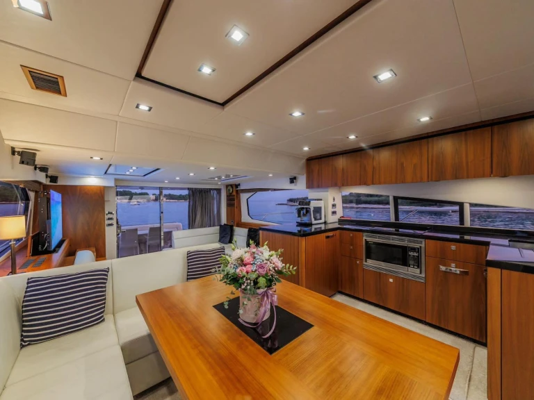 Alquiler de Yate de lujo, con o sin patrón Sunseeker Kaštel Lukšić
