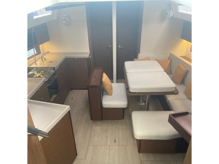 Alquiler de Bénéteau Oceanis 46.1 en Álimos