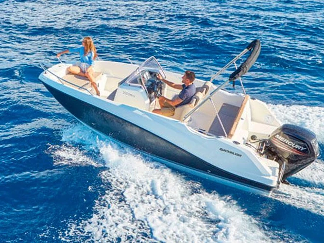 Alquiler de barcos Saint-Laurent-du-Var barato de Activ 555 Open