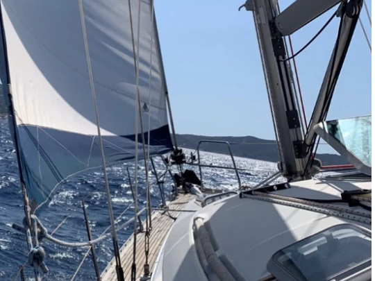 Alquiler Velero Jeanneau con o sin  título de navegación