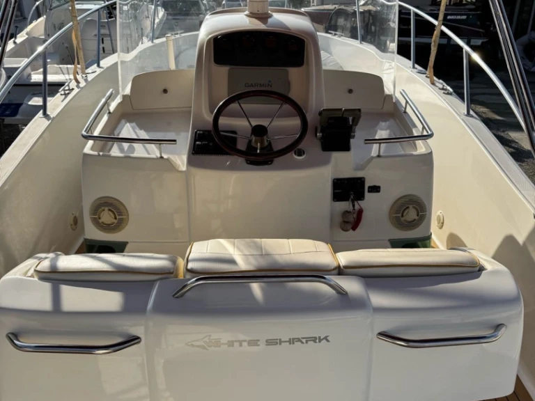 Alquiler Tribunj - Kelt WHITE SHARK 265 en SamBoat