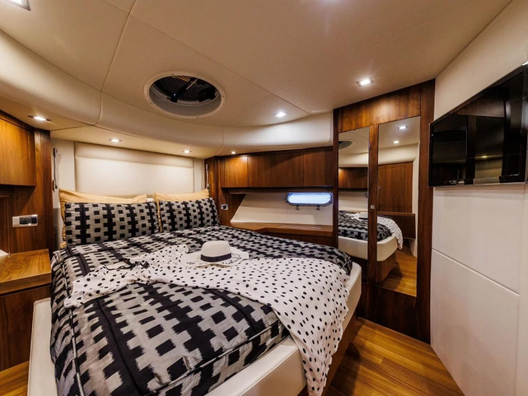 Alquiler de Yate de lujo, con o sin patrón Sunseeker Kaštel Lukšić