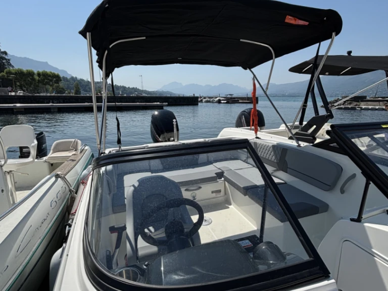 Alquiler de embarcaciones Bayliner VR4OE enAix-les-Bains en Samboat