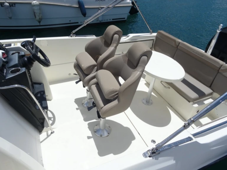 Alquiler de barcos Mandelieu-la-Napoule barato de Activ 755 Open