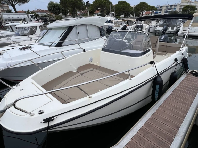 Quicksilver Activ 755 Open de alquiler a Mandelieu-la-Napoule