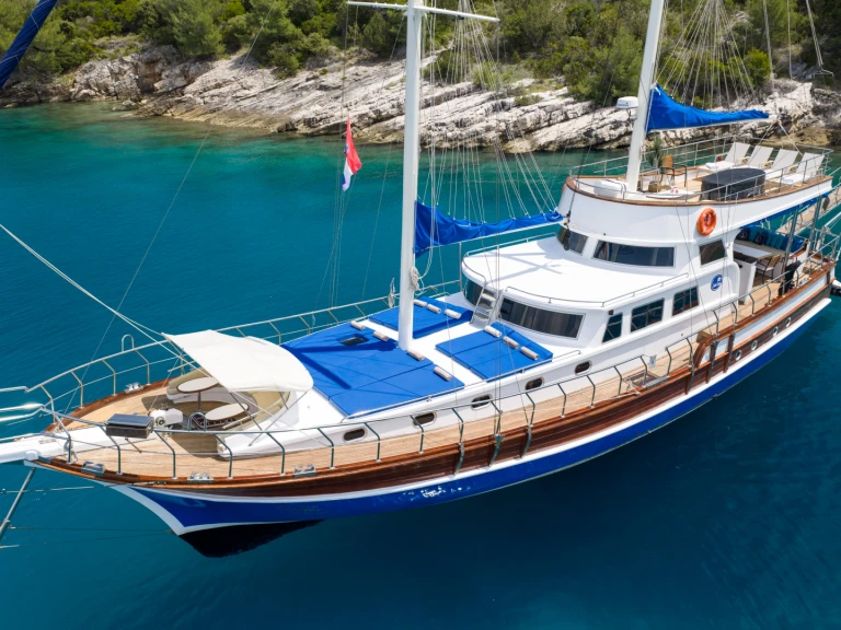 Alquiler de embarcaciones Custom Made Saint Luca enOmiš en Samboat