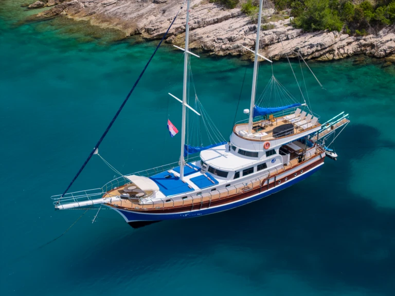 Alquiler de Velero, con o sin patrón Custom Made Omiš