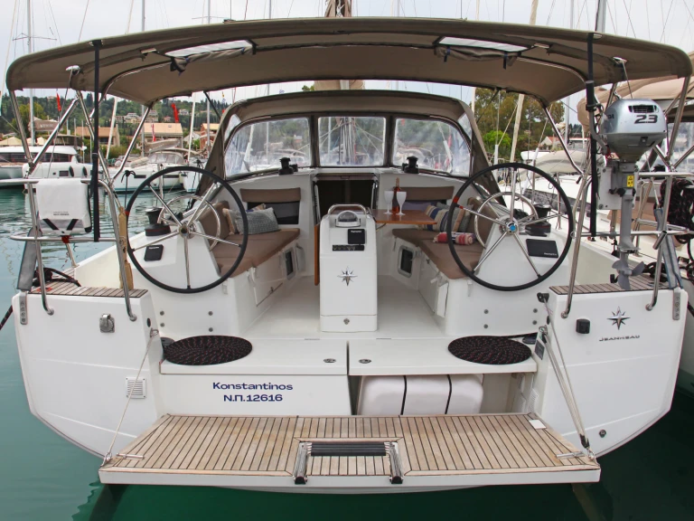 Alquiler de embarcaciones Jeanneau Sun Odyssey 410 enPiso Livadi en Samboat