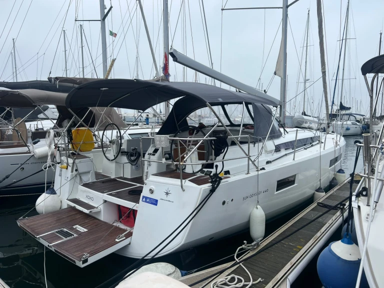 Jeanneau Sun Odyssey 440 de alquiler a San Vincenzo