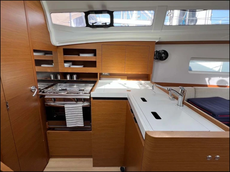 Jeanneau Sun Odyssey 380 de alquiler a Gouviá
