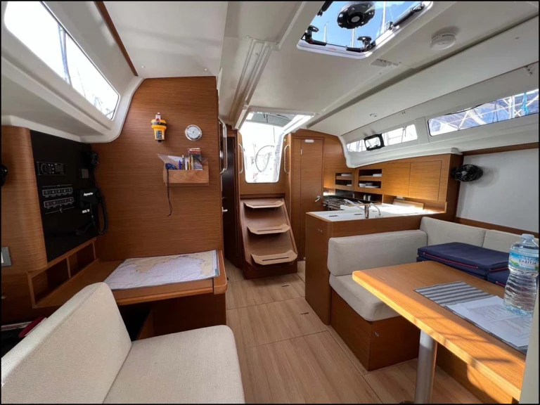 Alquiler Gouviá - Jeanneau Sun Odyssey 380 en SamBoat