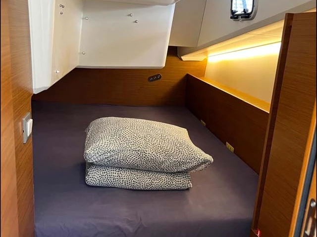 Alquiler de Jeanneau Sun Odyssey 380 en Gouviá