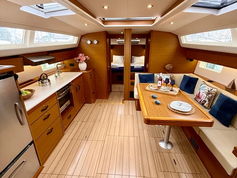 Alquiler de embarcaciones Jeanneau Jeanneau 54 enPiso Livadi en Samboat