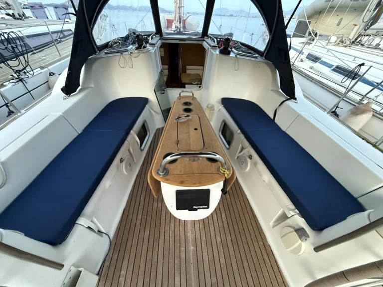 Alquiler de embarcaciones Jeanneau Sun Odyssey 42i enLávrio en Samboat