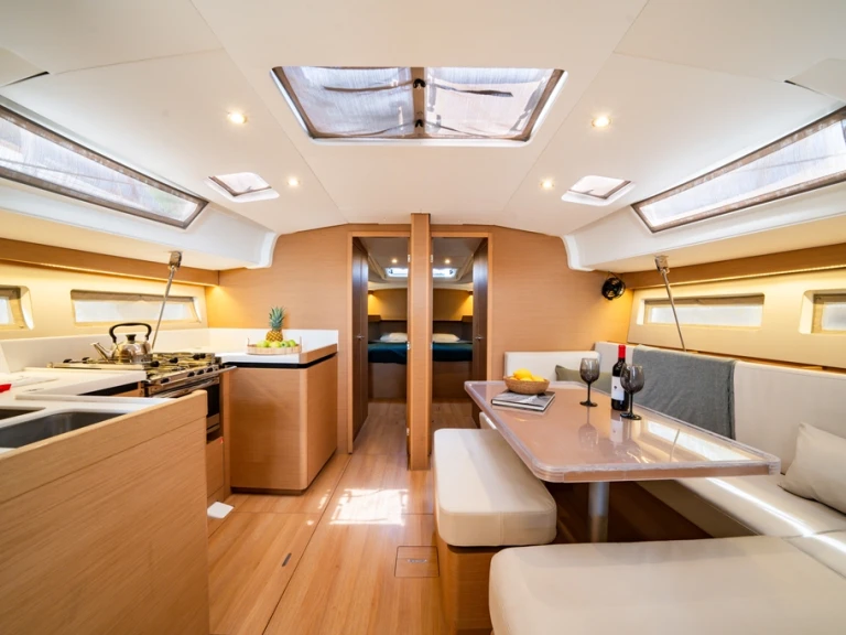 Alquiler de barcos Lávrio barato de Sun Odyssey 490