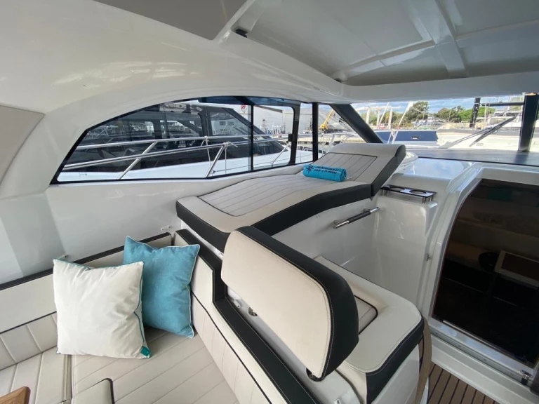 Alquiler de embarcaciones Jeanneau Leader 36 enPort des Marines de Cogolin en Samboat