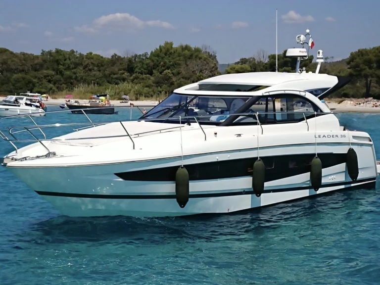 Alquiler de Jeanneau Leader 36 en Port des Marines de Cogolin