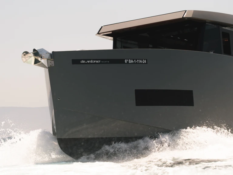 Alquiler de embarcaciones De Antonio D50 Coupe enPuerto De Barbate en Samboat