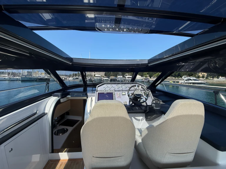 Alquiler Lancha en Pula - Focus Focus Power 44