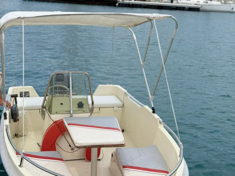 Alquiler de Ultramar Ultra 405 en Antibes