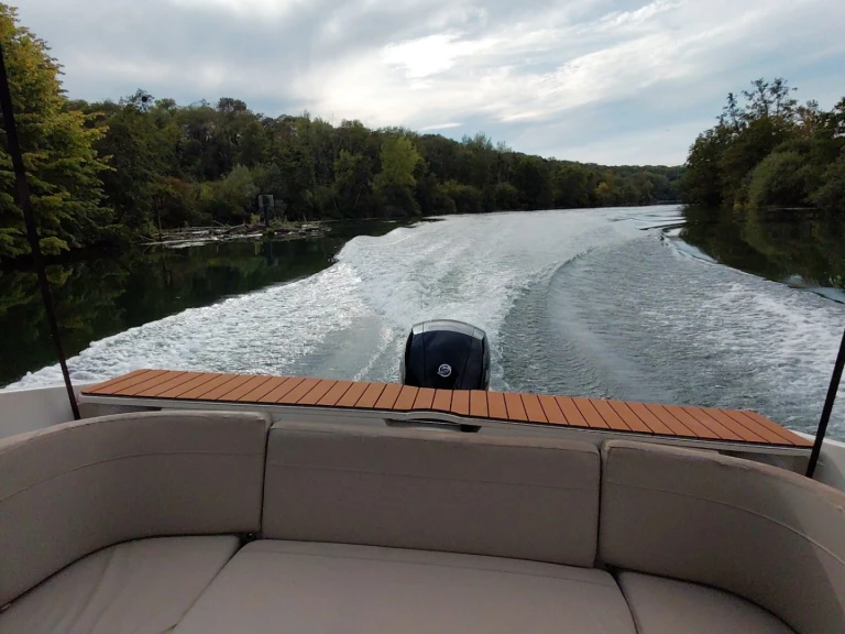 Quicksilver Activ 645 Cabin de alquiler a Meaux