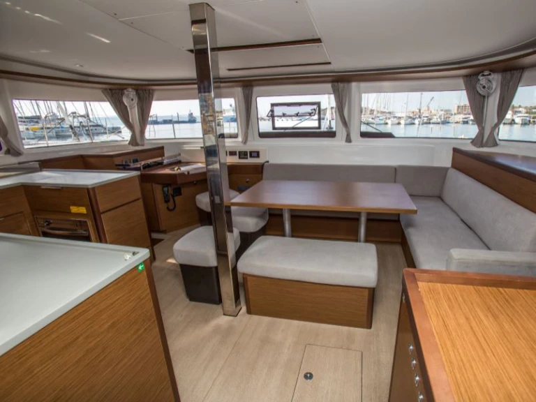 Alquiler de Catamarán, con o sin patrón Lagoon Lávrio