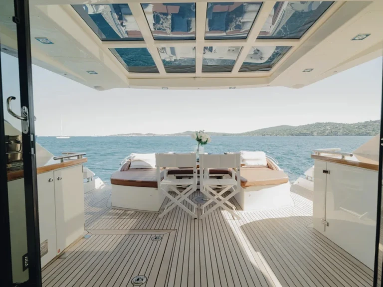 Princess Princess V70 de alquiler a Port des Marines de Cogolin