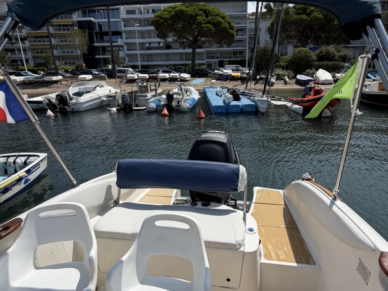 Alquiler de Quicksilver Quicksilver 600 Commander en Cannes