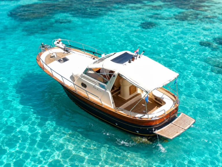 Alquiler Medulin - Fratelli Aprea Sorrento 7,50 cabinato en SamBoat