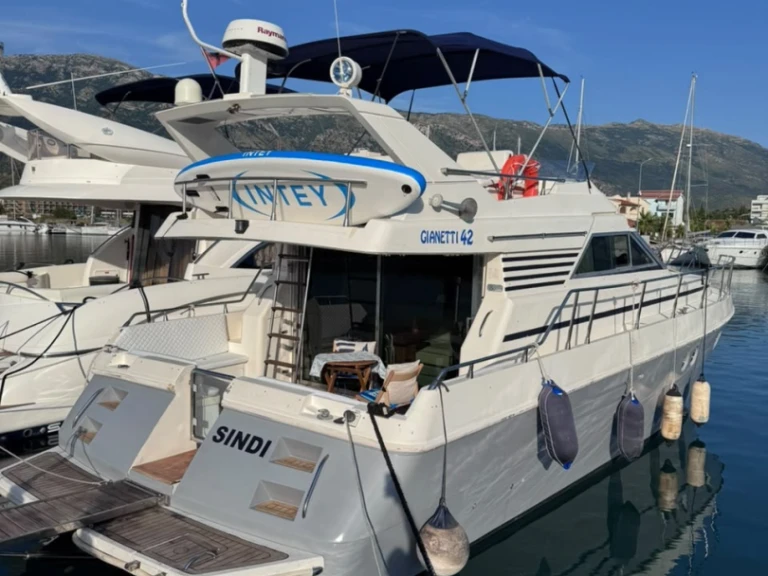 Alquiler de embarcaciones Ferretti Altura 39 enRrethi i Vlorës en Samboat