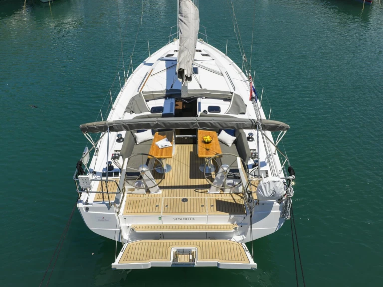 Velero para alquilar Komolac al mejor precio