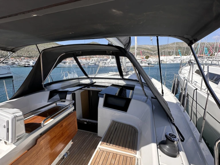 Velero para alquilar Seget Donji al mejor precio