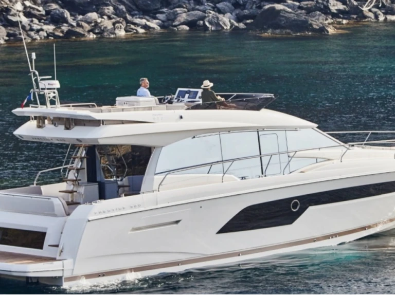 Alquiler de embarcaciones Jeanneau Prestige 52 anno 2023 enSalerno en Samboat