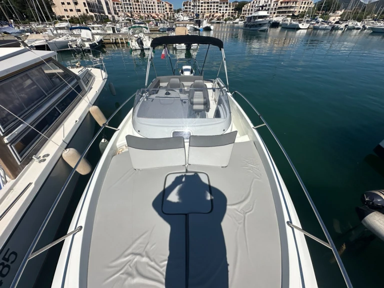 Alquiler de Jeanneau Cap Camarat 7.5 WA Serie 2 en Cogolin