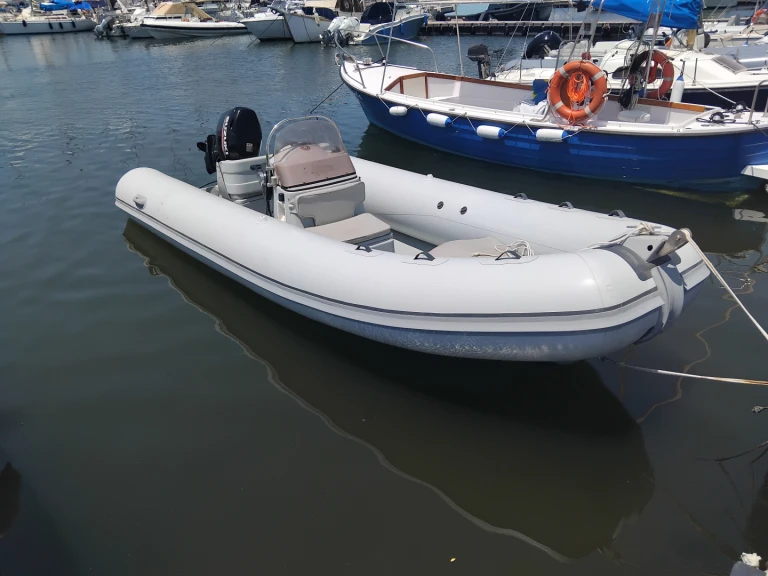 Alquiler Neumática Joker Boat con o sin  título de navegación