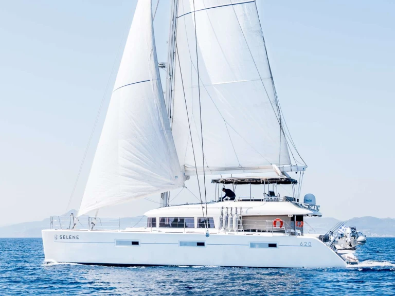 Alquiler de embarcaciones Lagoon SELENE enAtenas en Samboat