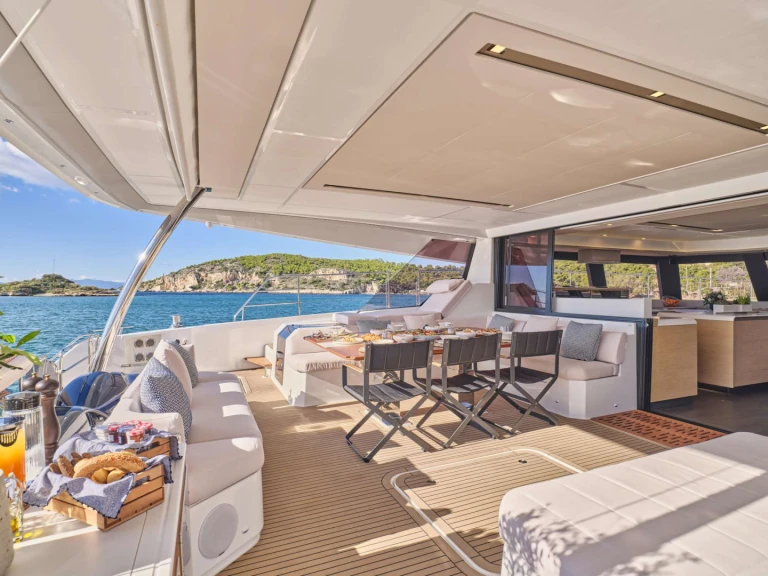 Alquiler de Yate de lujo, con o sin patrón Fountaine Pajot Atenas