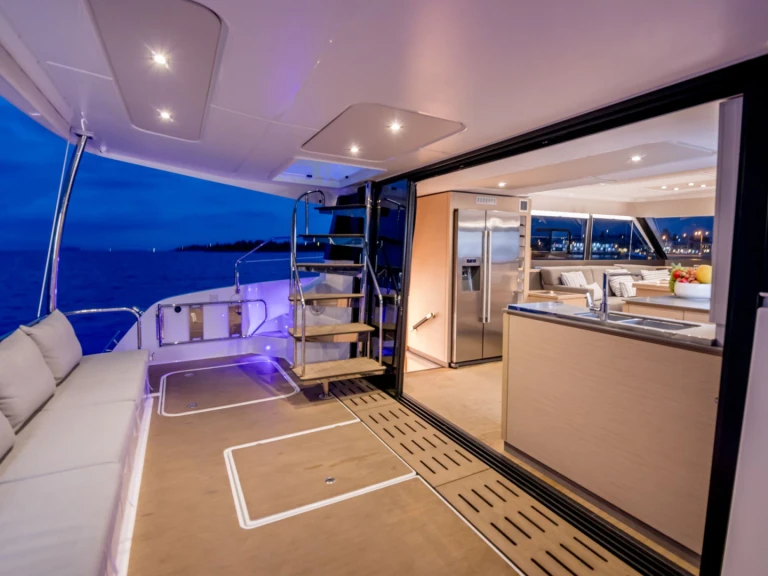 Alquiler de Yate de lujo, con o sin patrón Fountaine Pajot Atenas