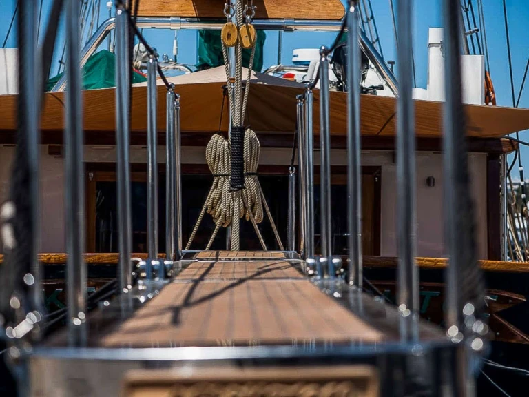 Alquiler de Yate de lujo, con o sin patrón Custom Gulet-Motor Sailor Atenas