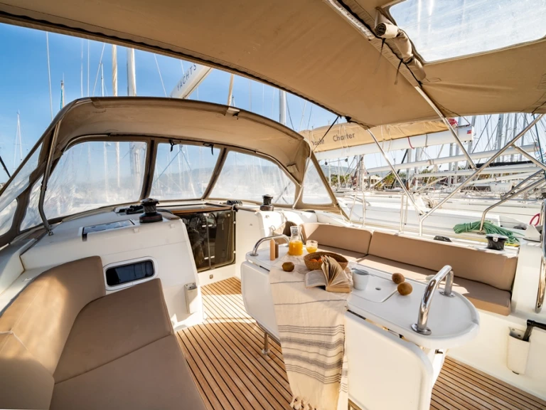 Alquiler de embarcaciones Jeanneau Sun Odyssey 519 enPiso Livadi en Samboat