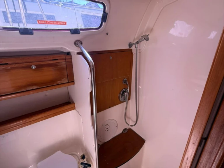 Alquiler de embarcaciones Bavaria Bavaria 42 Cruiser enSámi en Samboat