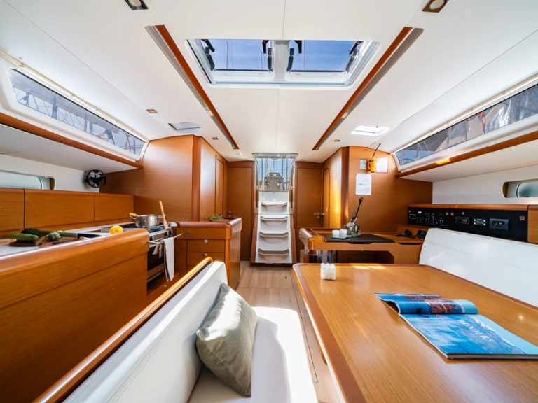 Alquiler de embarcaciones Jeanneau Sun Odyssey 519 enPiso Livadi en Samboat
