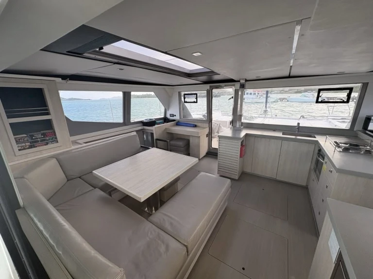 Alquiler de barcos Parish of Saint George barato de Leopard 45