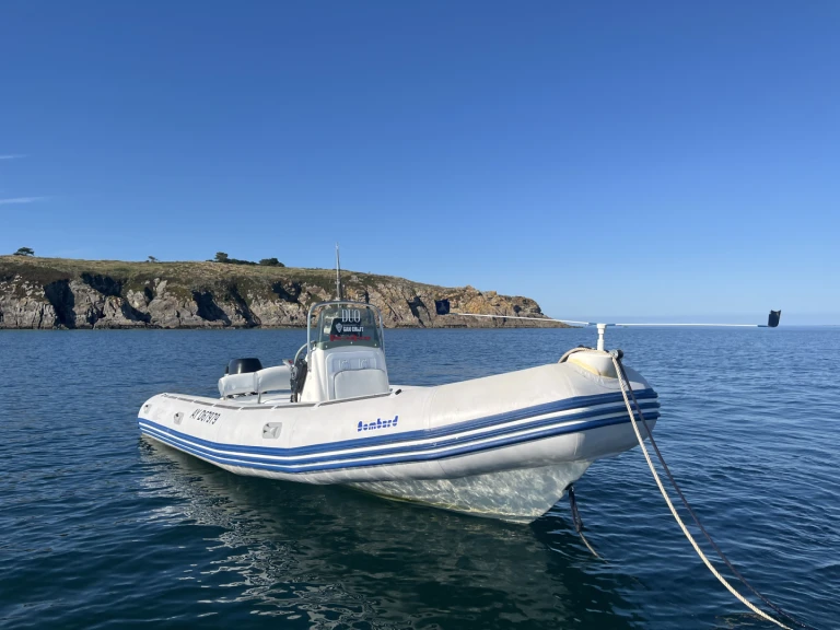 Alquiler de embarcaciones Bombard Explorer 640 SB enLocmaria en Samboat