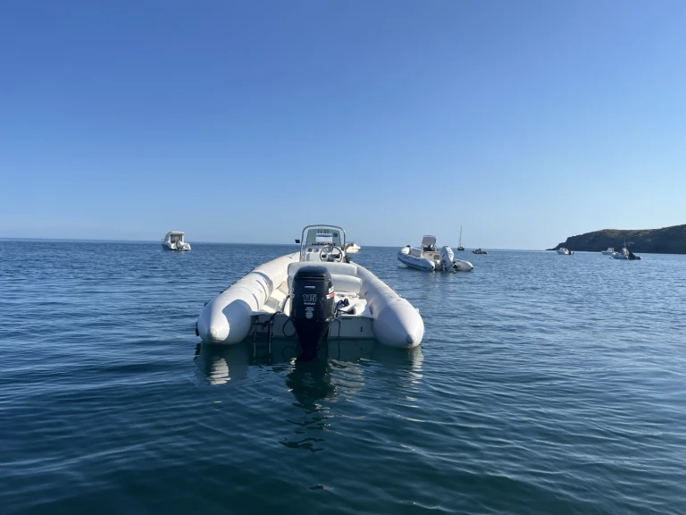 Alquiler Neumática Bombard con o sin  título de navegación
